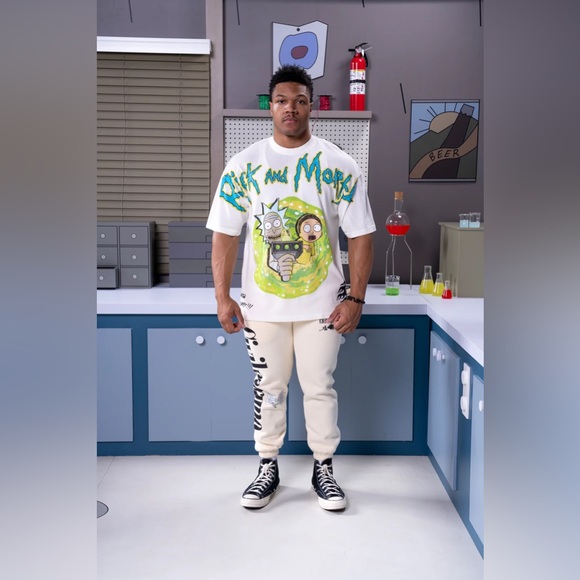 RICK AND MORTY'S CHAOS AMERICAN CLASSIC OVERSIZED TEE IN BUTTER - Picture 7 of 12